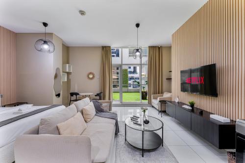 Chic Studio with Private Terrace in Business Bay Near Burj Khalifa