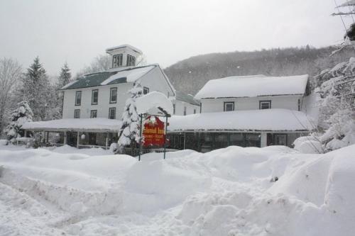 Φωτογραφία από το άλμπουμ του Colonial Inn σε Pine Hill