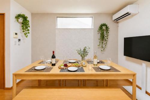 Entire House with 3 Private Bedrooms-Perfect for Groups 天下茶屋