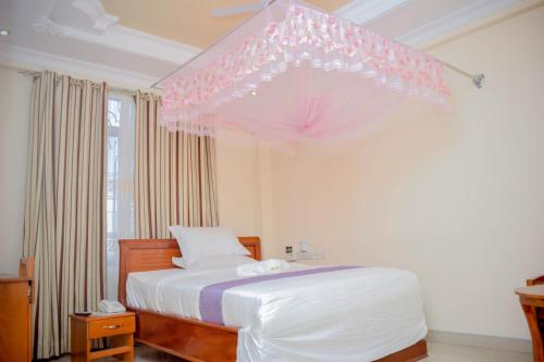 Ένα ή περισσότερα κρεβάτια σε δωμάτιο στο Silver Paradise Hotel