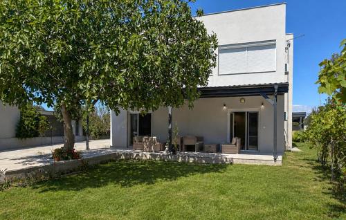 1 Bedroom Stunning Apartment In Vir