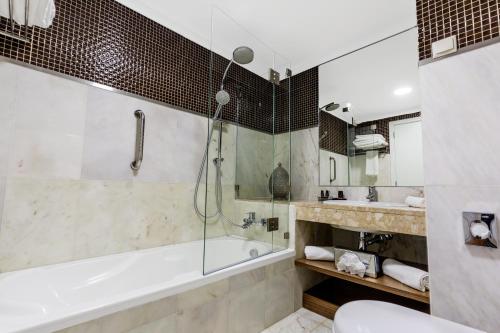 Vonios kambarys apgyvendinimo įstaigoje Vilamoura Garden Hotel