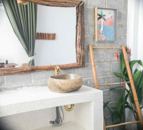 a bowl on a counter in a room with a mirror at Phan rang kite center in Ấp Mỹ Hải