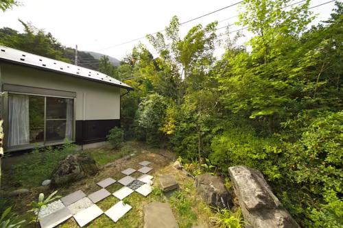 箱根 藤花 四季折々の庭園を眺めながら 温泉とBbq 貸切別荘