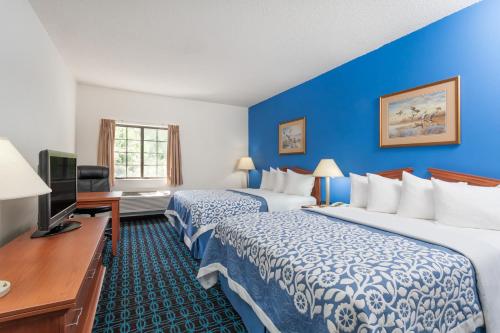 Foto de la galería de Days Inn & Suites by Wyndham Cambridge en Cambridge