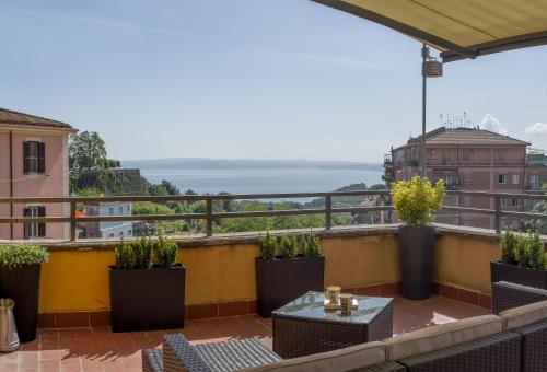 a balcony with a view of the water at Casa Silvia in Bracciano