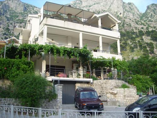 a car parked in front of a house at Apartments Dakovic in Kotor