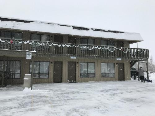 a building with a christmas banner on it in the snow at Snowshoe Motel in Frisco
