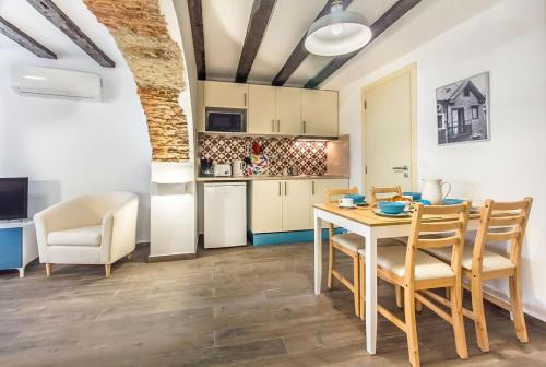 Brick Arch Studio with AC | Alfama