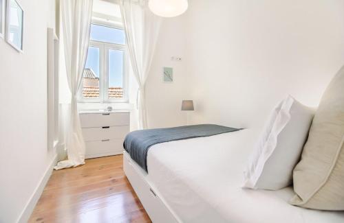 Bright 2BR on Bica Steps | Walk to Chiado