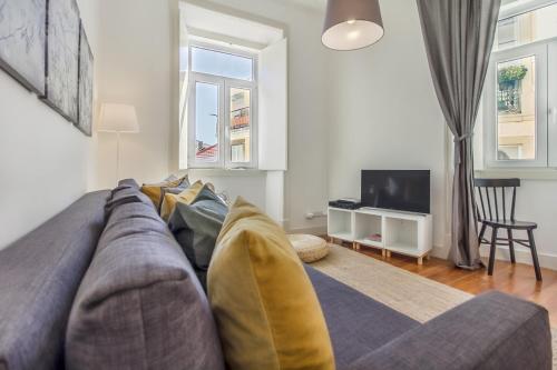 Bright 2BR on Bica Steps | Walk to Chiado