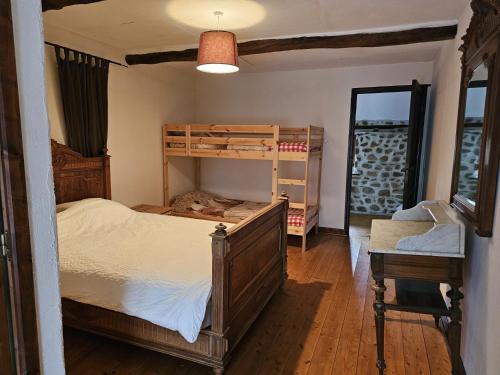 a bedroom with a bunk bed and a desk at authentieke gite Mouton in Les Vignolats