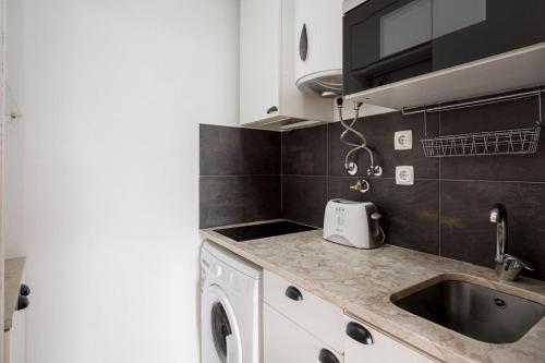 Bright Studio with Open Views | Alfama