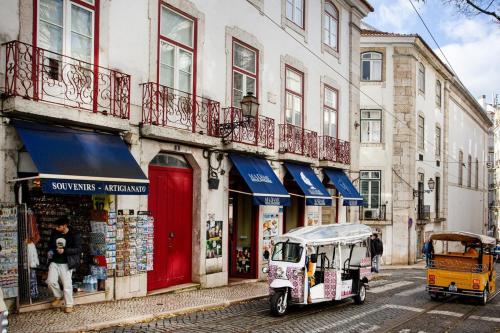 Historical Lisbon Sé Loft | Top Floor Lifestyle