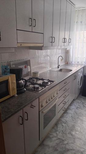 Habitación privada, luminosa y bien comunicada