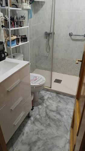 Habitación privada, luminosa y bien comunicada