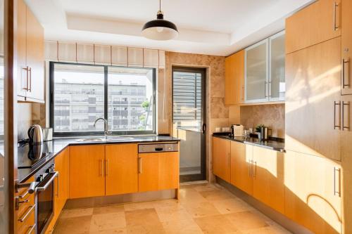 Elegant Flat in Benfica - 10 min to City Center