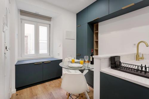 Petite Charm in Old Lisbon
