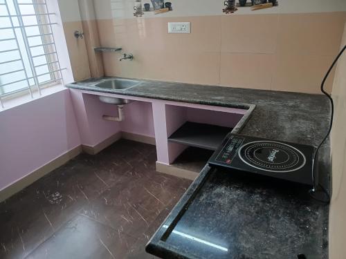 a bathroom with a sink and a counter top at Vihaasam Homestay in Thanjāvūr