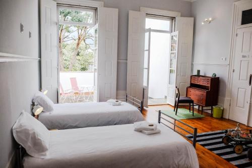 Postel nebo postele na pokoji v ubytování Dona Emília Guest House & Studio Apartments