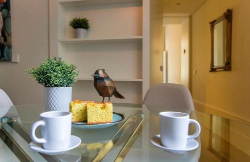 Inspiring City Center 1 BR Apartment with a View