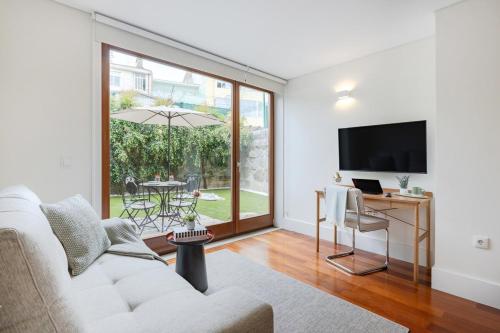 1BR with Private Patio | Porto Urban Flats