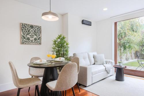 1BR with Private Patio | Porto Urban Flats