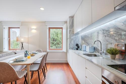 1BR with Balcony | Porto Urban Flats