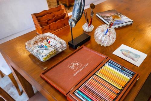 Rosarinho Cruz invites to her Atelier by the River