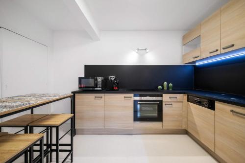 Charming apartment in the heart of the city center AC