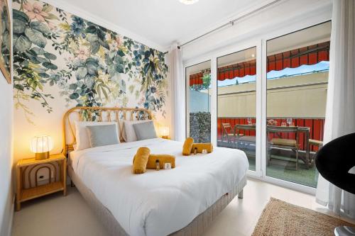 Charming apartment in the heart of the city center AC