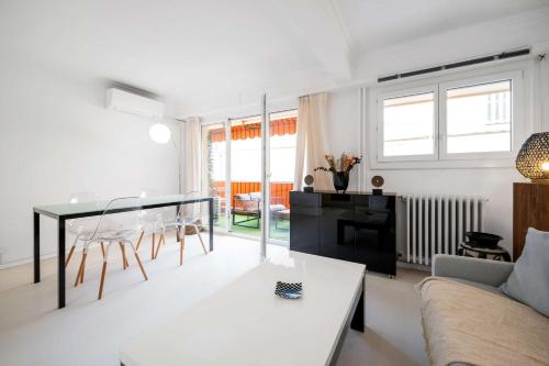 Charming apartment in the heart of the city center AC