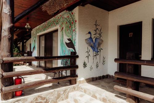 a room with a painting of birds on the wall at Hanul Pescarilor Crisan in Crisan