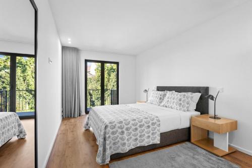 Bright Apartment with Balcony & Parking | Bonfim
