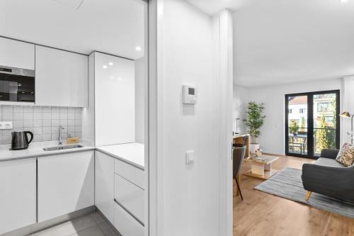 Bright Apartment with Balcony & Parking | Bonfim