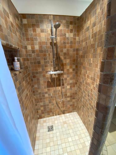 a bathroom with a shower with a tiled floor at Casa Léna in Propriano