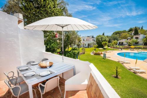Albufeira Sunny Days | Pool View Family Apartment