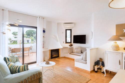 Albufeira Sunny Days | Pool View Family Apartment
