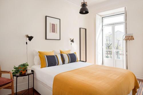 Graça Charm Flat with Sunny Balcony