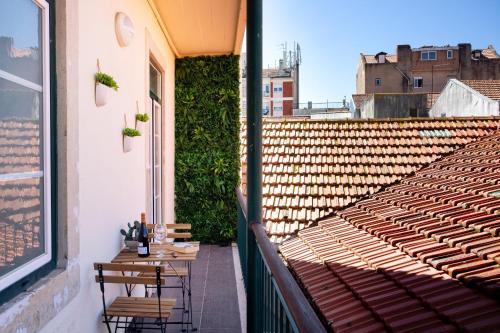 Graça Charm Flat with Sunny Balcony