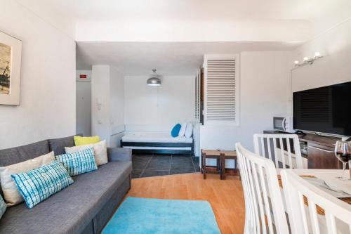 1BR Apartment with Pool @ Lago Azul