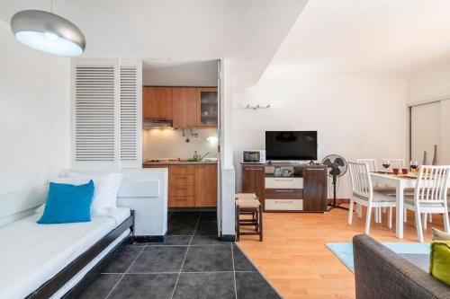 1BR Apartment with Pool @ Lago Azul