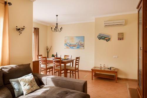 Central Albufeira Stay | Balcony & AC