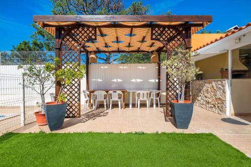 Solar do Castelo Villa with Pool & Private Studio