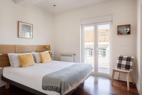 Bright 2BR Terrace in Estrela