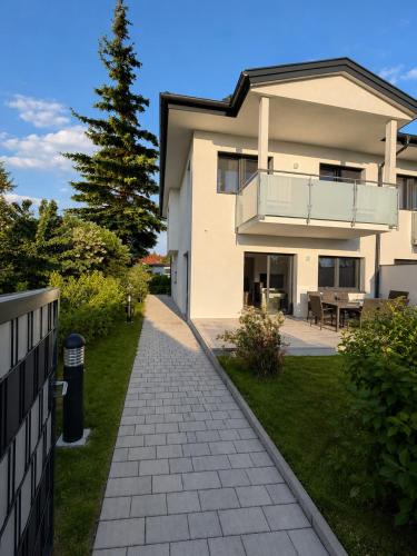 elegant house with garden near Vienna