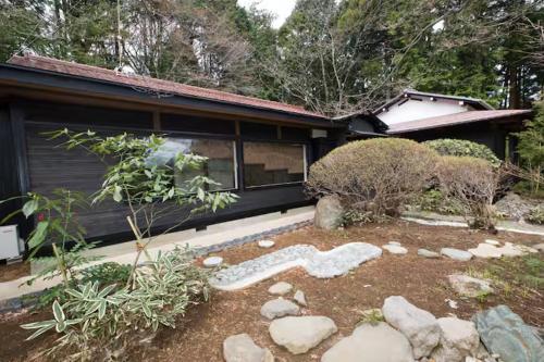 箱根 上強羅 温泉源泉かけ流し 独り占めできる 広々古民家 駅徒歩 貸切別荘