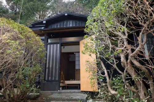 箱根 上強羅 温泉源泉かけ流し 独り占めできる 広々古民家 駅徒歩 貸切別荘