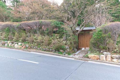 箱根 上強羅 温泉源泉かけ流し 独り占めできる 広々古民家 駅徒歩 貸切別荘