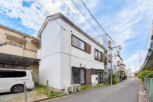 Tokyo Retro House Direct Train to Asakusabashi
